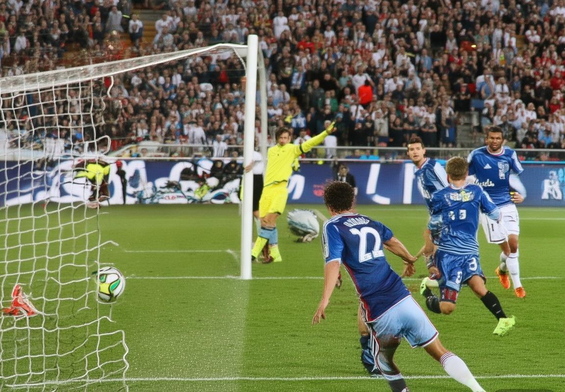 巴塞罗那VS尤文图斯巅峰对决：历史对决与战术揭秘(图2)